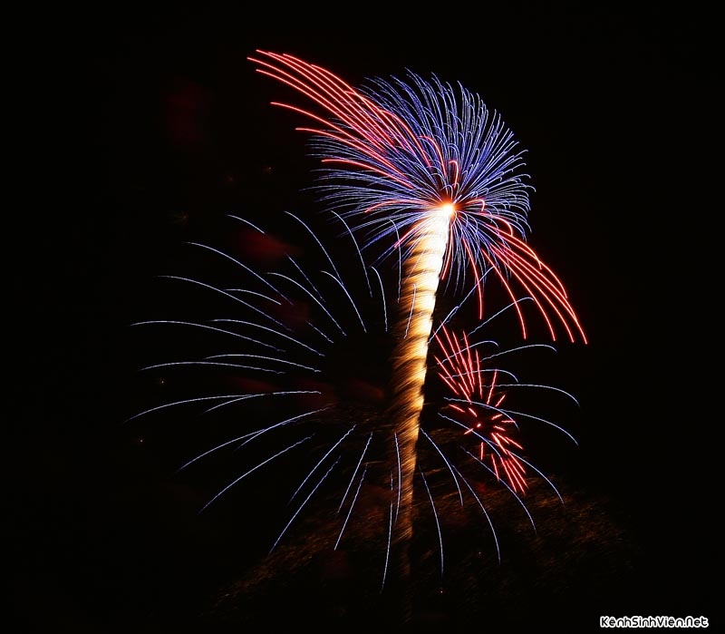 KenhSinhVien-multi-color-fireworks.jpg