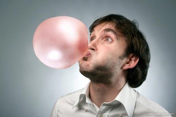 guy-chewing-gum-article-bc3ab.jpg