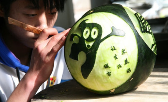 amazing-watermelon-carvings-640-07-15780-7251.jpg