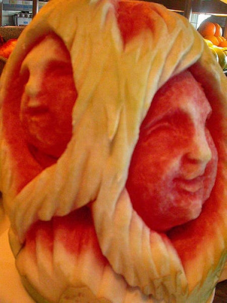 amazing-watermelon-carvings-640-10-15780-8723.jpg