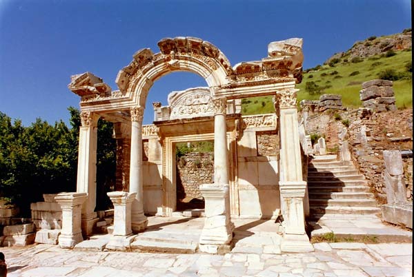 hadrian-temple-temple-of-h-832582-2587.jpg